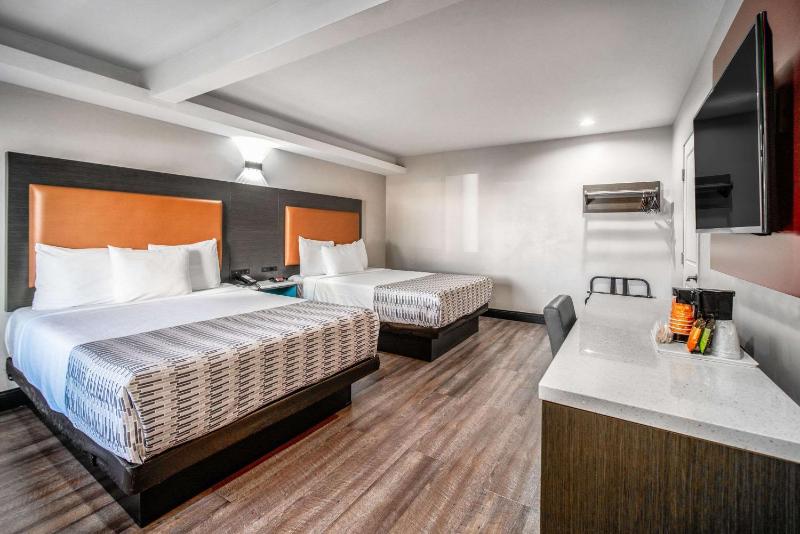 Queen Room with Two Queen Beds image 1