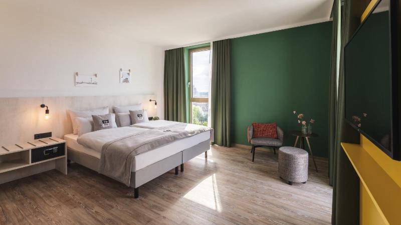 Premium Queen Room image 1