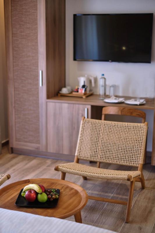 Family Room with Balcony (3 Adults + 1 Child)  image 4