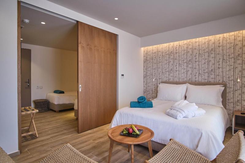 Family Room with Balcony (2 Adults + 2 Children) image 1