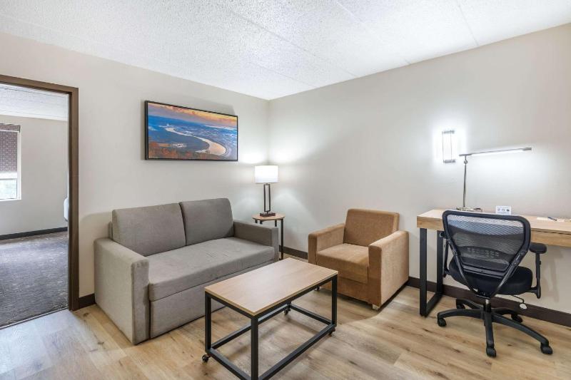 King Suite with Sofa Bed - Non Smoking image 2
