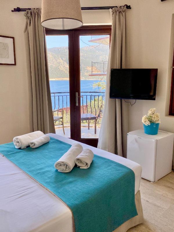 Double Room with Sea View image 4