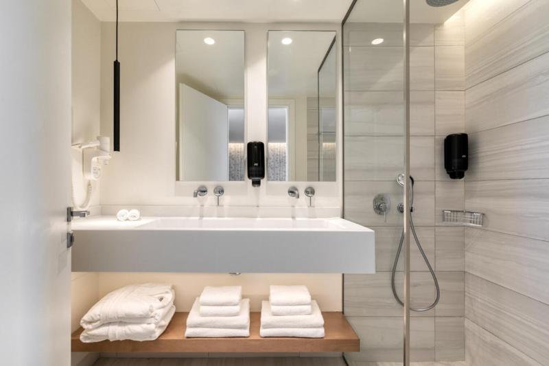 Superior Double Room image 3