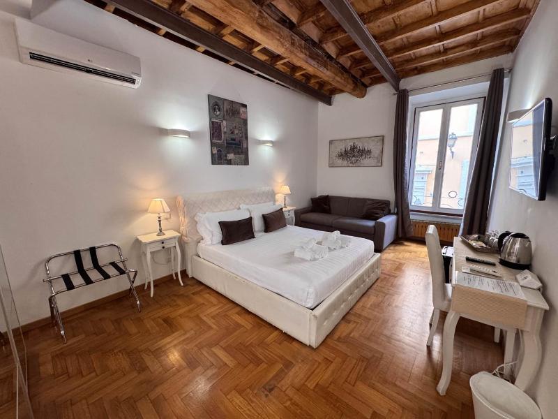 Triple Room with Private Bathroom image 1