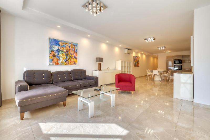 St Georges Bay Oasis Steps from the Beach - image 16