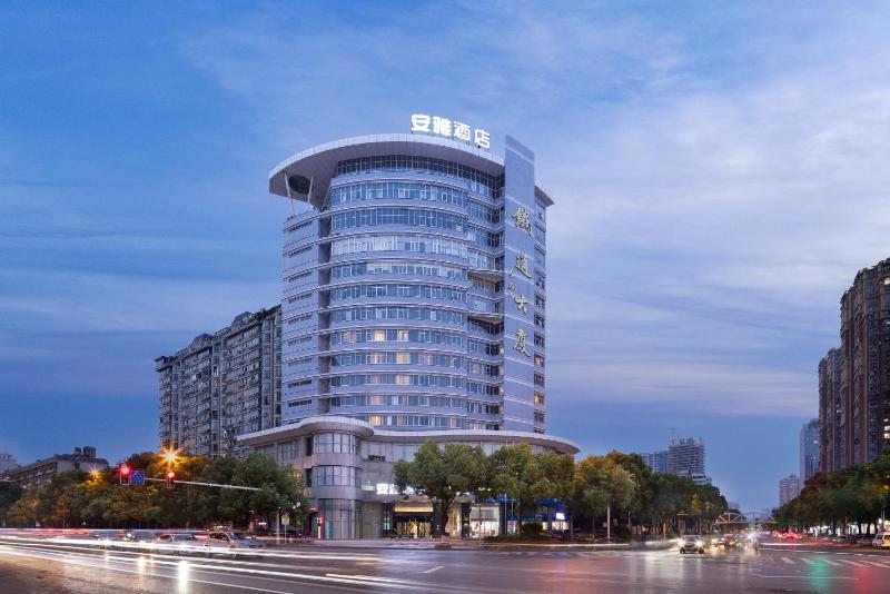 Anya Hotel -Next to Jiefang West Bar Street 2 minutes to the subway station free coffee free laundry free gym huge windows - image 27