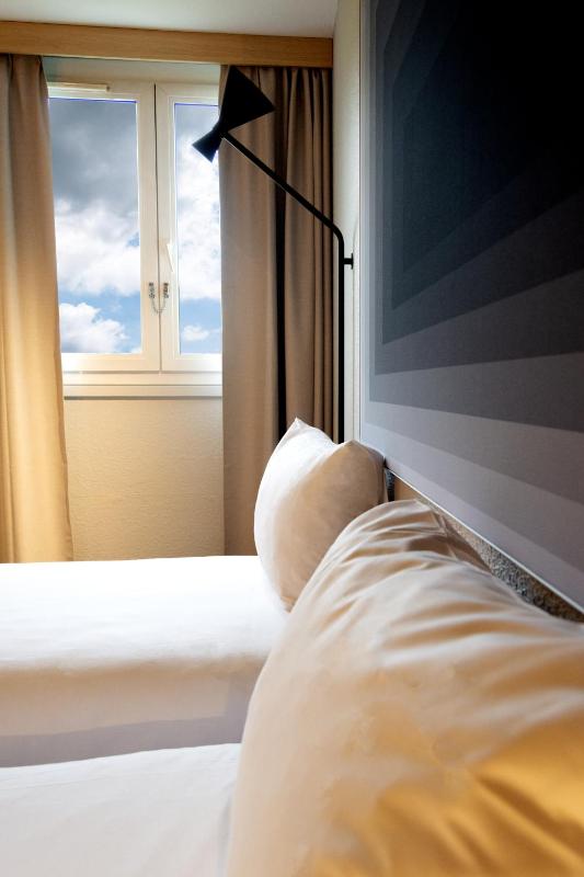 Standard Twin Room image 2