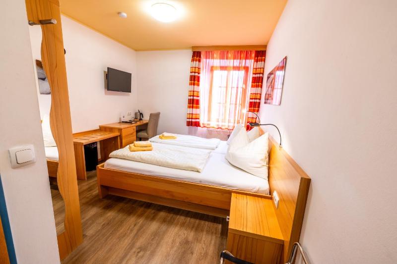 Double Room image 4