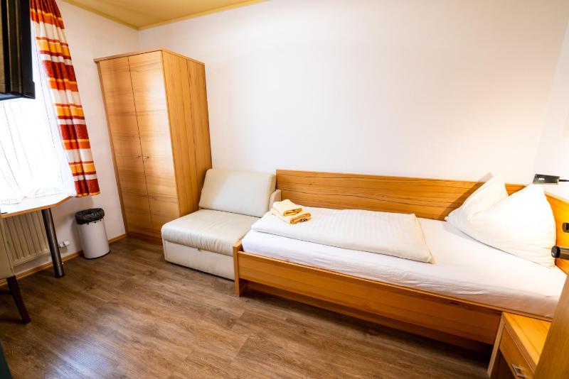 Single Room image 3
