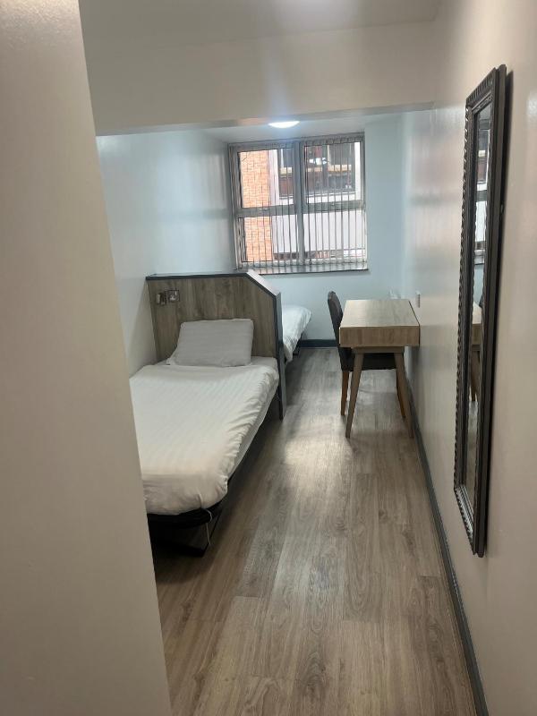 Standard Twin Room image 4