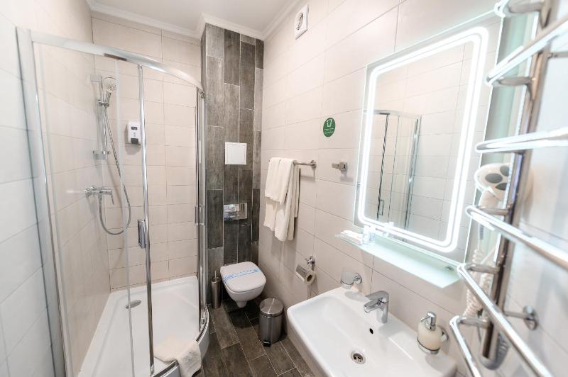 Standard Double Room image 2