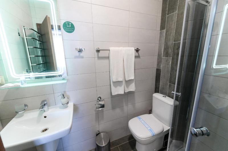 Standard Double Room image 3