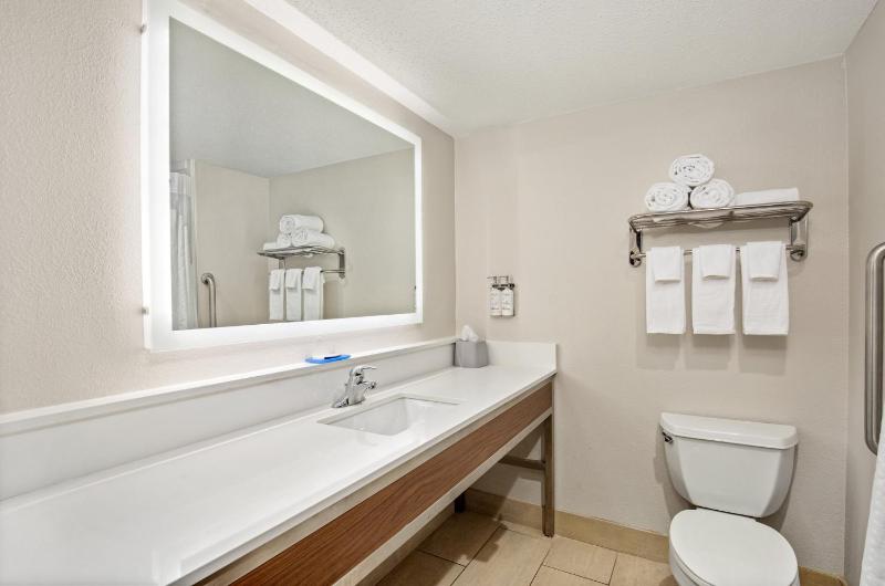 Standard Room with Two Queen Beds image 2