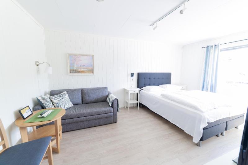 Large Double Room image 1