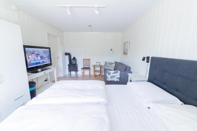 Large Double Room image 3