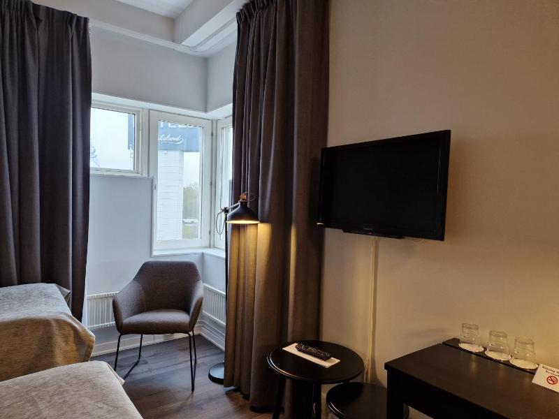 Triple Room - Non-Smoking image 3