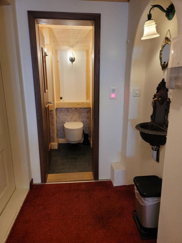 Double Room with Shared Bathroom image 3