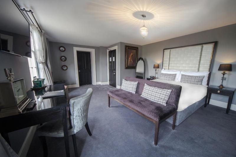 Double Room image 3