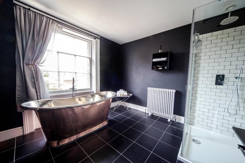 Double Room image 1
