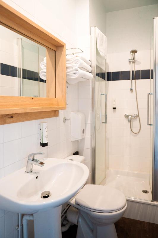 Twin Room image 3