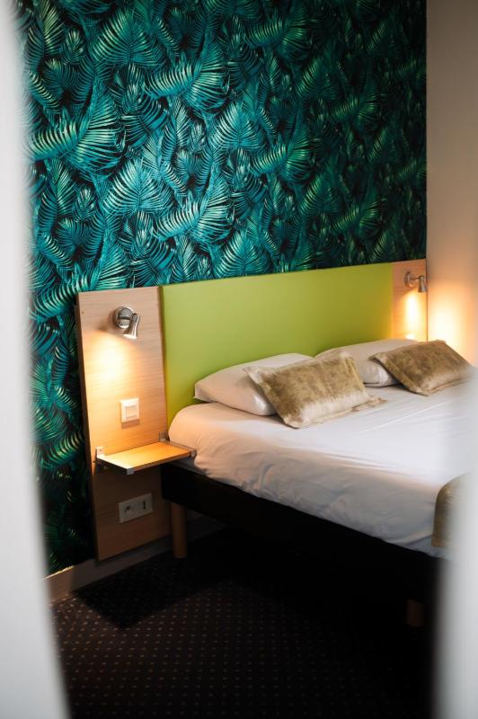 Standard Double Room image 4