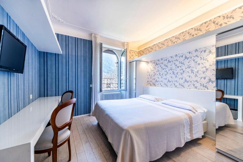 Superior Double or Twin Room with Lake View image 2