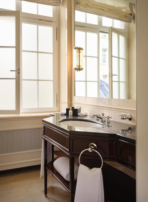 Single Room image 3
