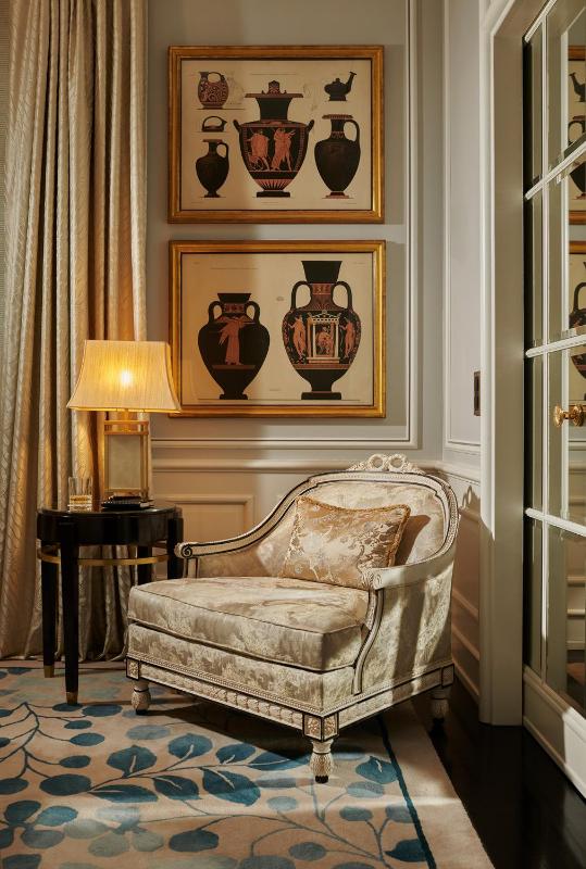 Deluxe Corner Suite image 3