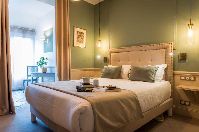 Superior Double Room with Garden View image 4