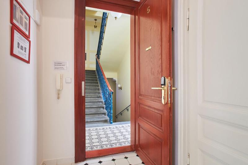 Apartment (4 Adults) image 4