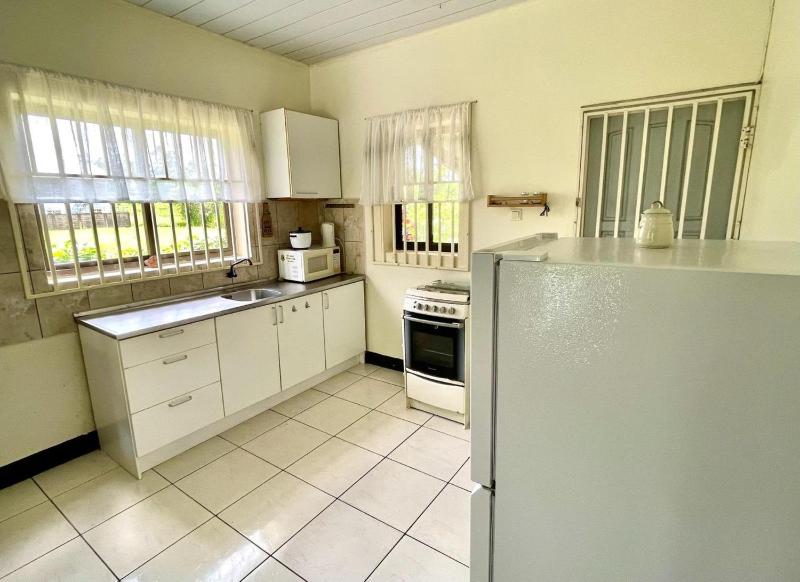 3 Bed House - Sleeps 6 - Garden - Parking - Wifi - image 8