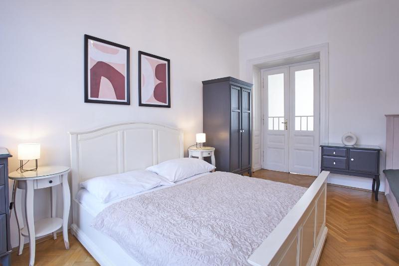 Three Room Apartment image 1