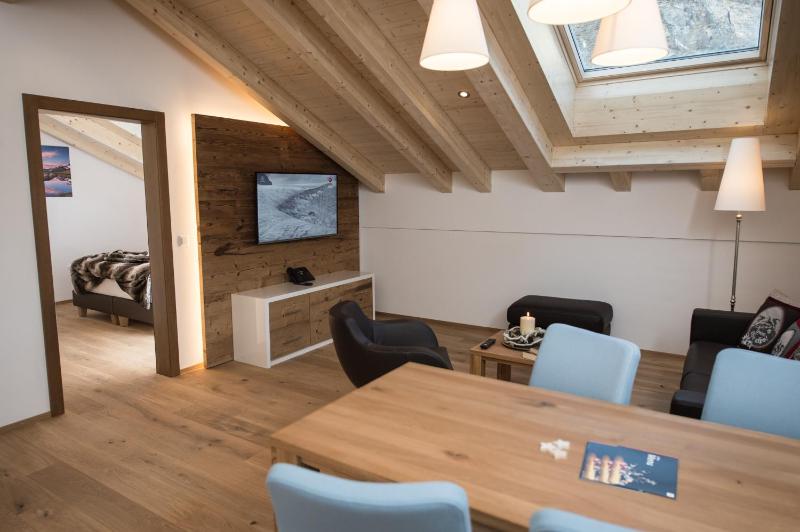 One-Bedroom Apartment image 4