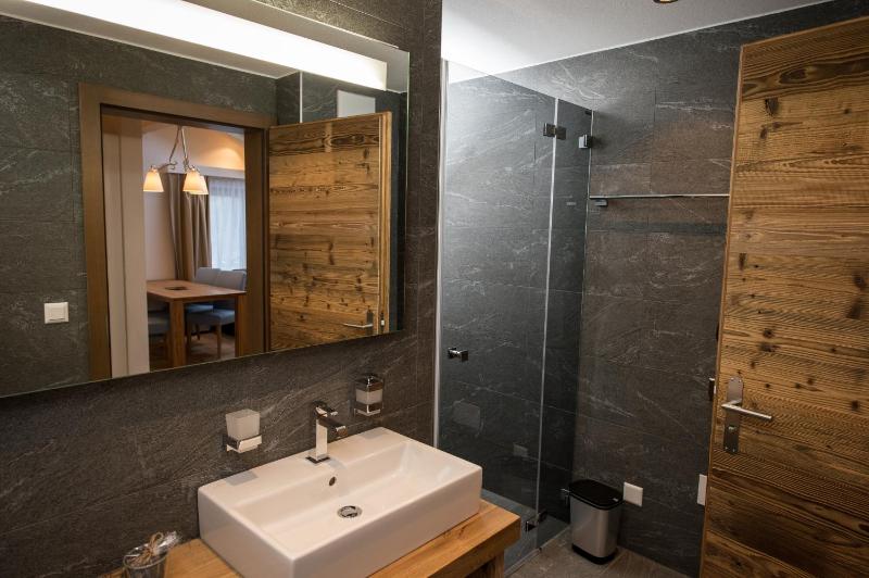 One-Bedroom Apartment image 2