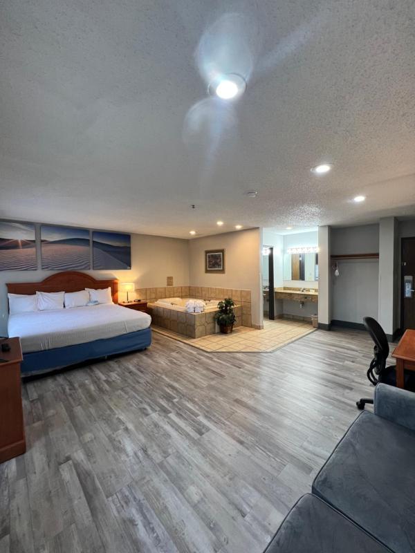 King Studio, Suite, Non-Smoking image 1