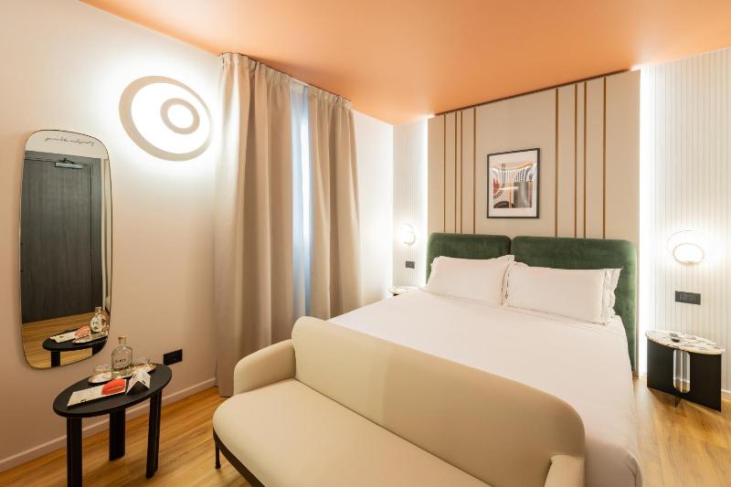 Superior Double Room image 3