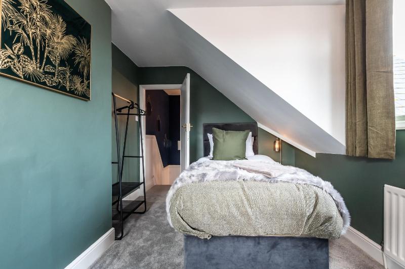 Anchor House - image 37