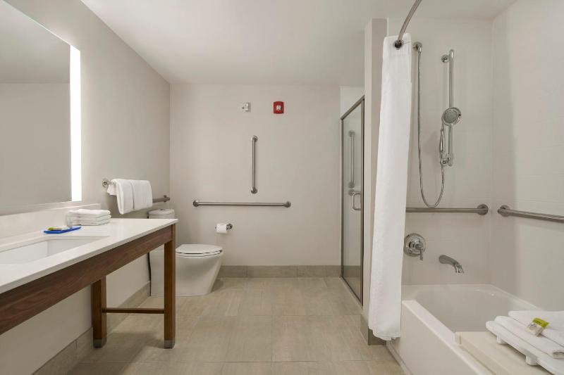King Suite - Disability Access/Non-Smoking image 2