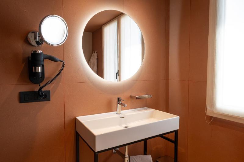 Bleis Hotel - image 4