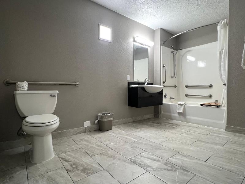 Queen Room with Two Queen Beds - Disability Access - Non-Smoking image 2