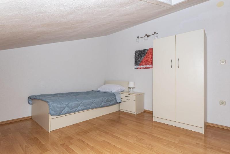 Three-Bedroom Apartment with View image 4