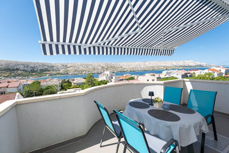 Apartment with Sea View image 2