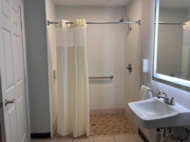 King Room - Disability Access/Non Smoking  image 2