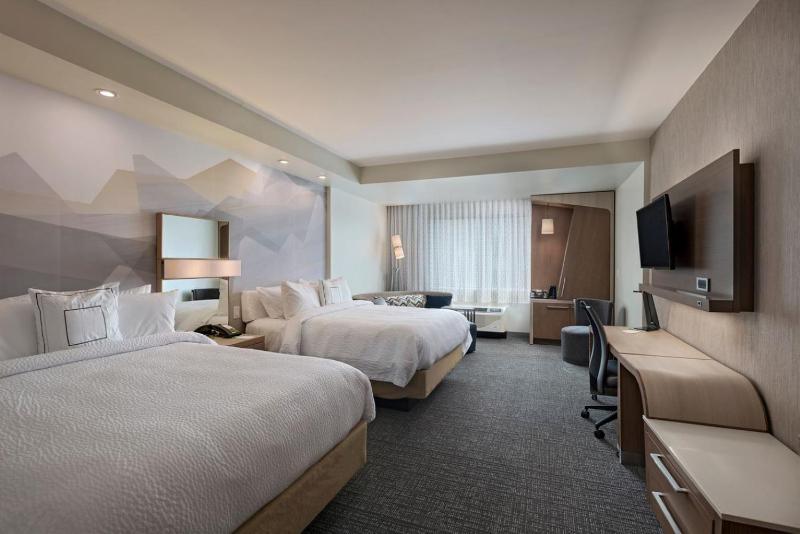 Deluxe Queen Suite image 4