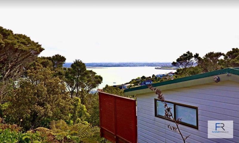 Cosy Tiny Home with Ocean Views - image 6