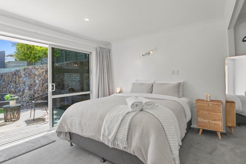 Tuis and Pools - Lake Taupo Holiday Home - image 14