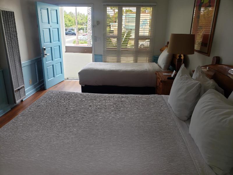 Deluxe Triple Room image 3