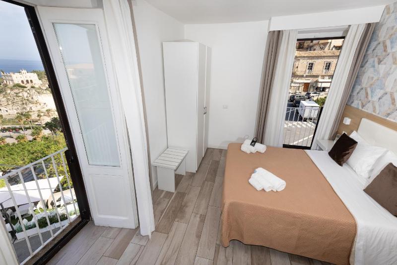 B&B Island Tropea -Sea View Rooms & Suites- - image 35