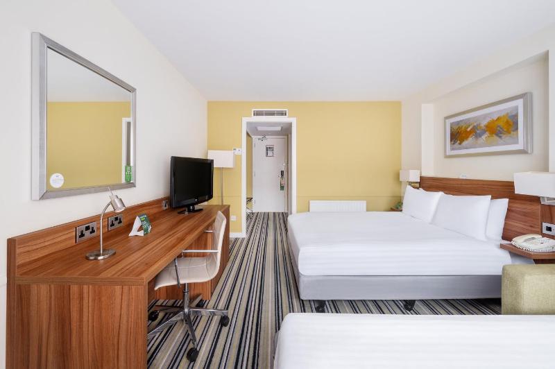 Standard Double Room with Single Sofa Bed image 2