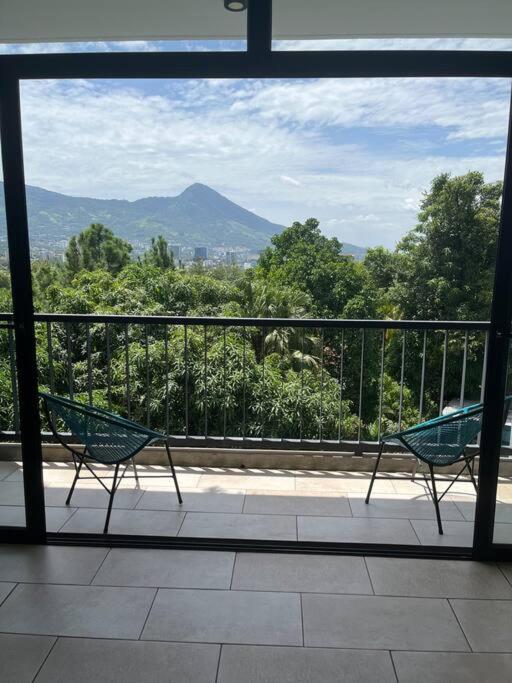 Modern 3BR Apartment Volcano View & Pool - image 3